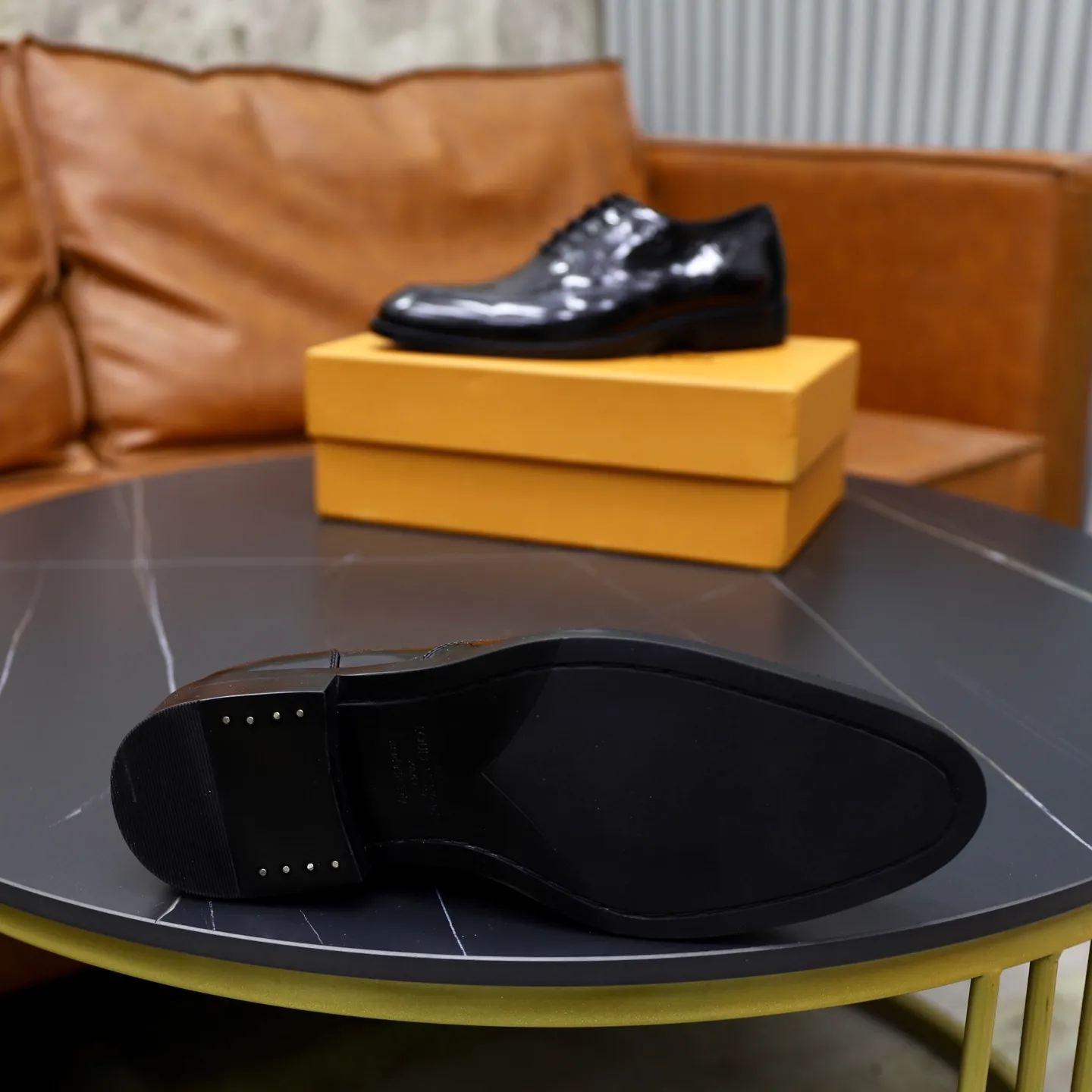 Men's shoes: 280🙅‍♂️🙅‍♂️🙅‍♂️Niuli Brand: LV Louis Vuitton Size: 39-44 (38, 45, 46 can be customized) Level: Counter classic Material: Original soft cowhide upper Comfortable cowhide lining Original lightweight outsole Style category: Formal business casual driving leather shoes Color: Color of the actual picture